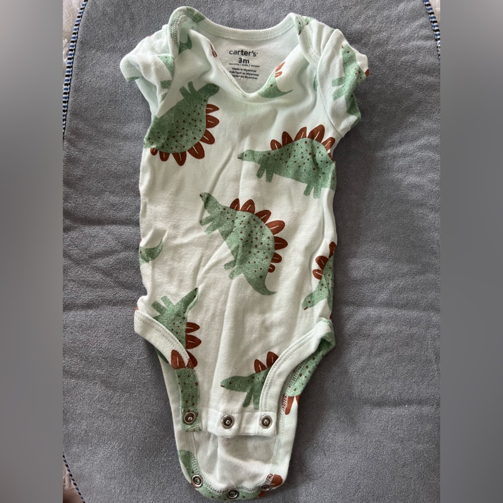 💕5 for $15: Carters 0-3/3 month onesie